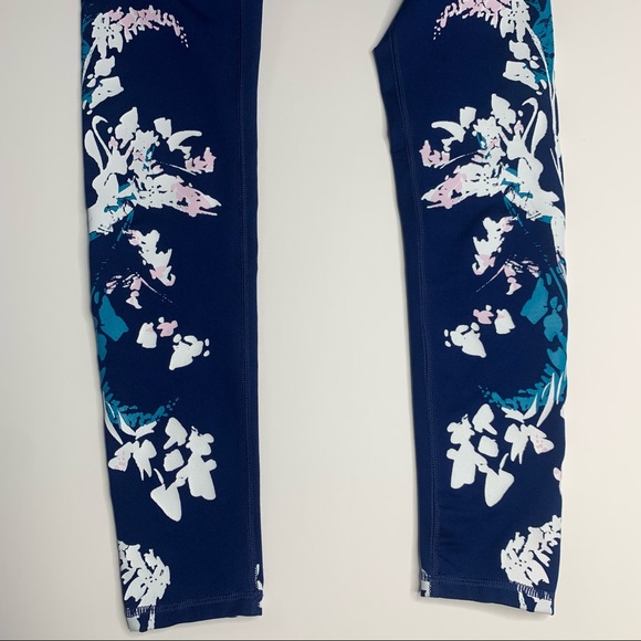 Fabletics High-Waisted Printed Powerhold Legging - Picture 8 of 9